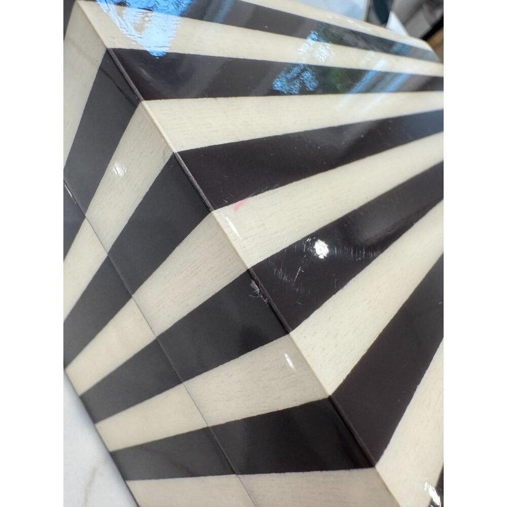 Henri Bendel Jewelry Box - Picture 5 of 7